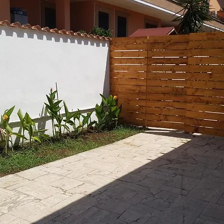 Un Passo Dal Mare Bed & Breakfast Fiumicino