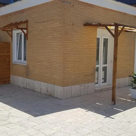 فندق مبيت وإفطار Un Passo Dal Mare فيوميتشينو